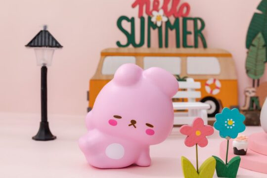 Igrača LAZY STARS Squishy - zajec v vrečki