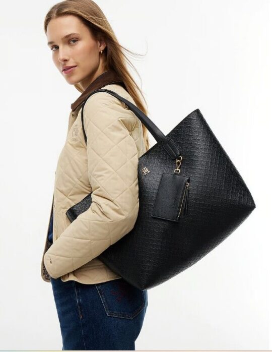 Torbica Tommy Hilfiger - črna