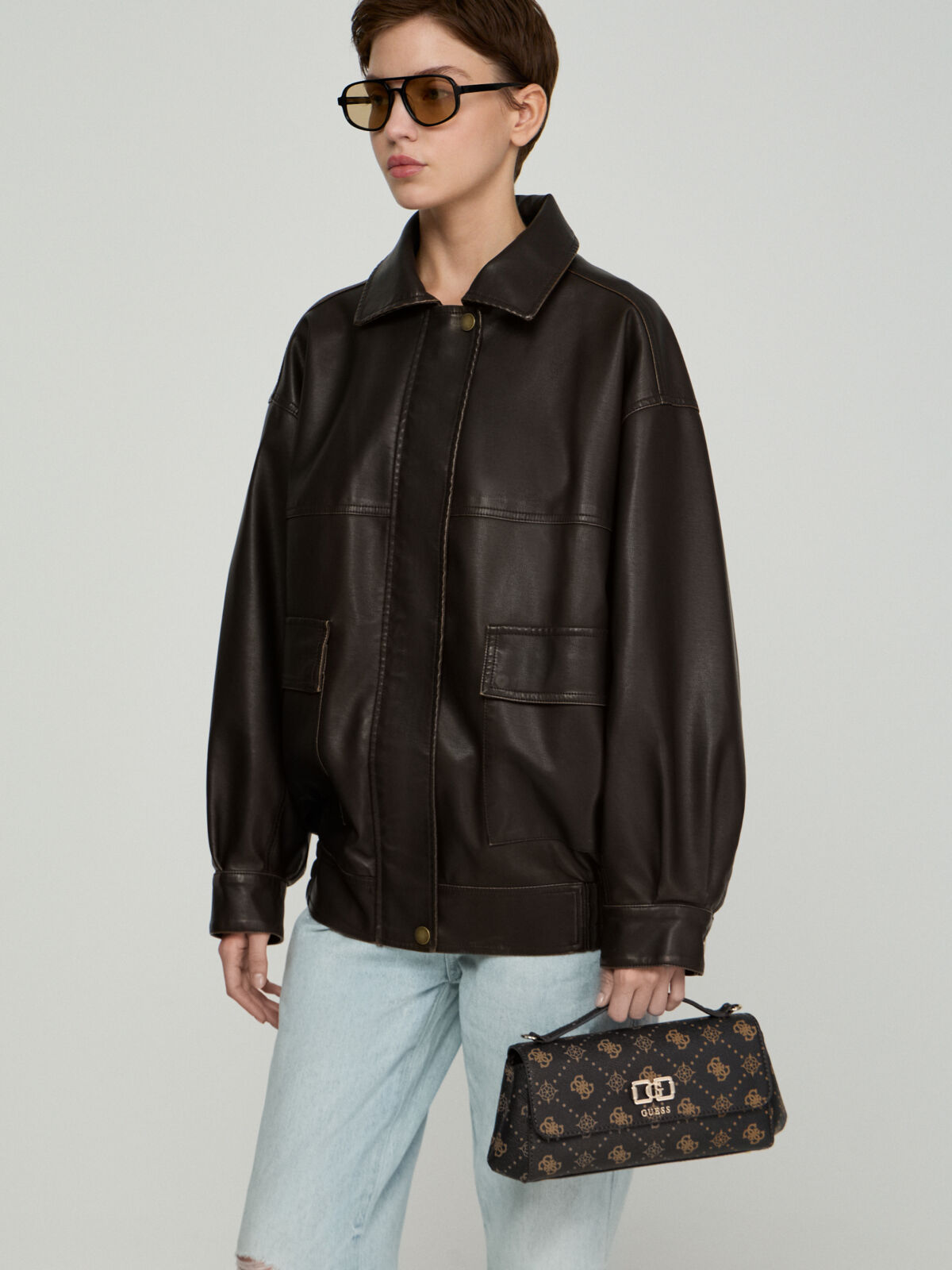 Torbica Guess Emelie - rjava - slika 2